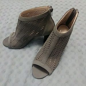 Brooks brothers peep toes